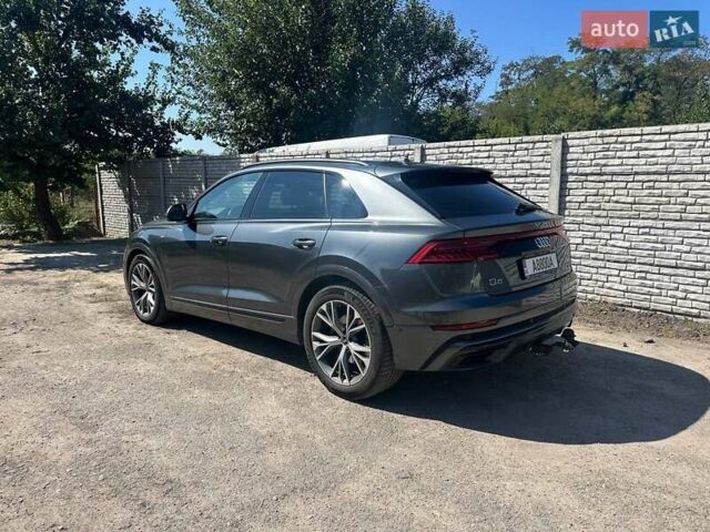 Сірий Ауді Q8, об'ємом двигуна 3 л та пробігом 165 тис. км за 57900 $, фото 1 на Automoto.ua