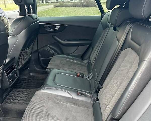 Сірий Ауді Q8, об'ємом двигуна 3 л та пробігом 165 тис. км за 57900 $, фото 17 на Automoto.ua