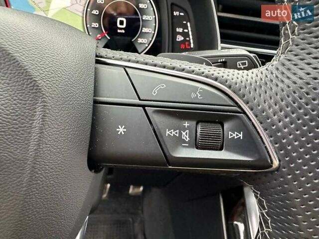 Сірий Ауді Q8, об'ємом двигуна 3 л та пробігом 165 тис. км за 57900 $, фото 19 на Automoto.ua