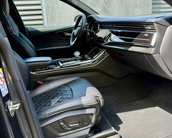 Серый Ауди Q8, объемом двигателя 2.97 л и пробегом 127 тыс. км за 70000 $, фото 8 на Automoto.ua
