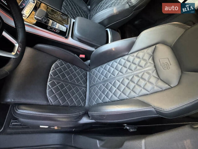 Серый Ауди Q8, объемом двигателя 3 л и пробегом 90 тыс. км за 68500 $, фото 53 на Automoto.ua