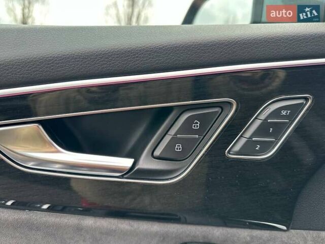Сірий Ауді Q8, об'ємом двигуна 3 л та пробігом 165 тис. км за 57900 $, фото 13 на Automoto.ua