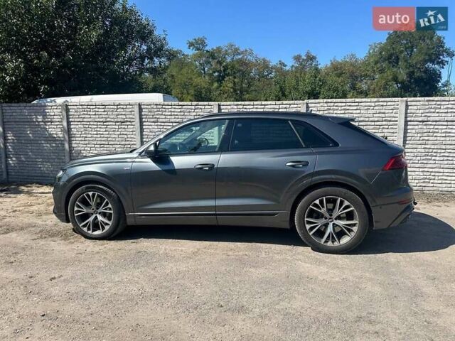 Сірий Ауді Q8, об'ємом двигуна 3 л та пробігом 165 тис. км за 57900 $, фото 4 на Automoto.ua