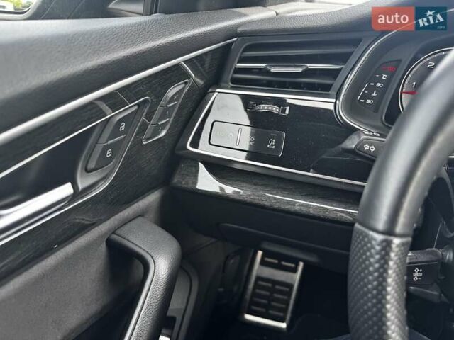 Серый Ауди Q8, объемом двигателя 2.97 л и пробегом 103 тыс. км за 62000 $, фото 11 на Automoto.ua