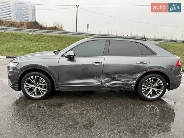 Сірий Ауді Q8, об'ємом двигуна 2.97 л та пробігом 395 тис. км за 39900 $, фото 3 на Automoto.ua