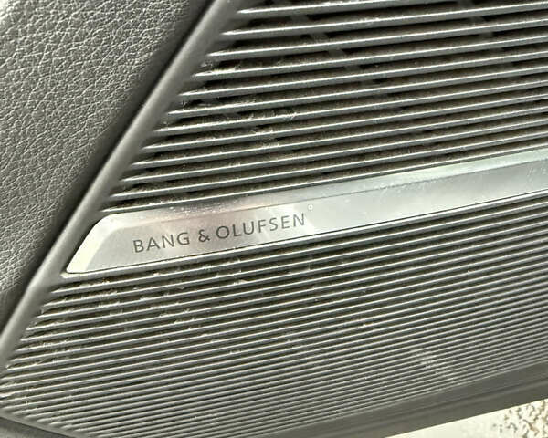 Сірий Ауді Q8, об'ємом двигуна 2.97 л та пробігом 395 тис. км за 39900 $, фото 17 на Automoto.ua