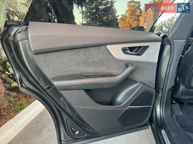 Серый Ауди Q8, объемом двигателя 3 л и пробегом 90 тыс. км за 68500 $, фото 94 на Automoto.ua