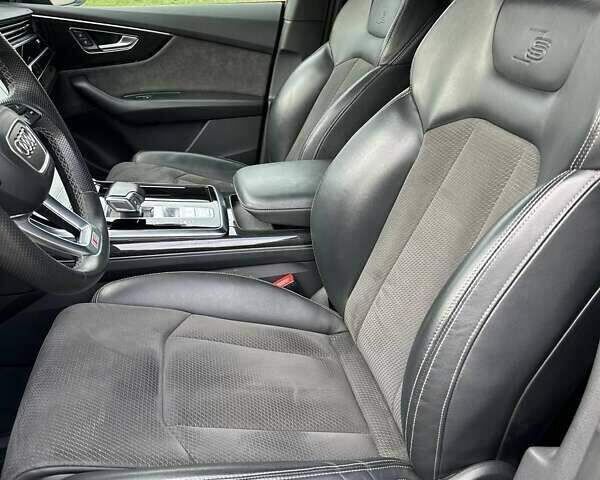 Ауді Q8 2021 у Кам'янське (Дніпродзержинськ) на Automoto.ua Сірий Ауді Q8, об'ємом двигуна 2.97 л та пробігом 165 тис. км за 53999 $, фото 17 на Automoto.ua