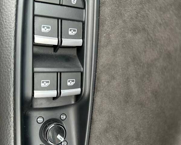 Сірий Ауді Q8, об'ємом двигуна 3 л та пробігом 165 тис. км за 57900 $, фото 10 на Automoto.ua