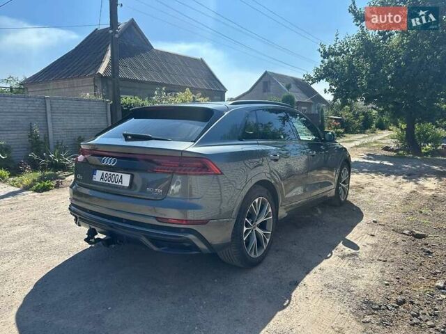 Сірий Ауді Q8, об'ємом двигуна 3 л та пробігом 165 тис. км за 57900 $, фото 3 на Automoto.ua