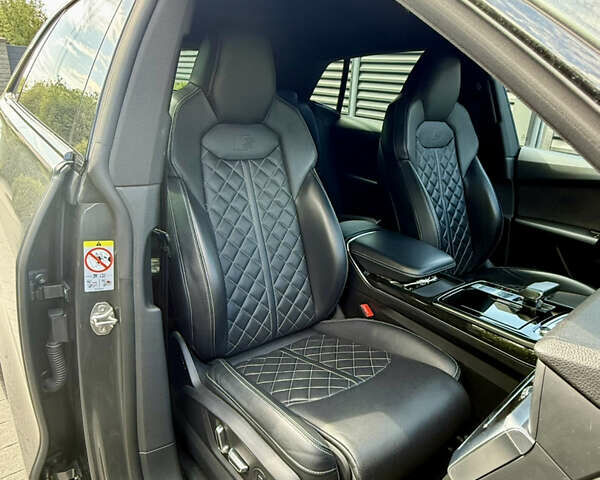 Серый Ауди Q8, объемом двигателя 2.97 л и пробегом 127 тыс. км за 70000 $, фото 7 на Automoto.ua