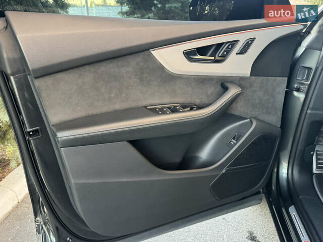 Серый Ауди Q8, объемом двигателя 3 л и пробегом 90 тыс. км за 68500 $, фото 60 на Automoto.ua