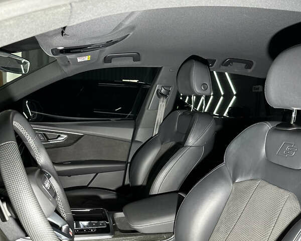 Сірий Ауді Q8, об'ємом двигуна 2.97 л та пробігом 52 тис. км за 75500 $, фото 26 на Automoto.ua