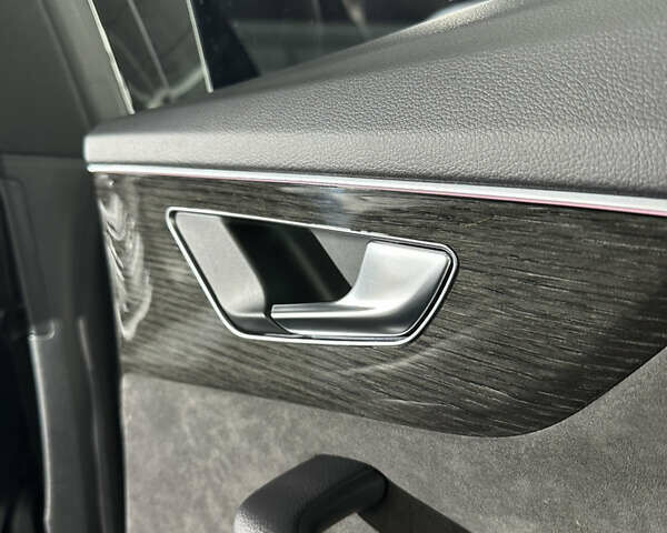 Сірий Ауді Q8, об'ємом двигуна 2.97 л та пробігом 52 тис. км за 75500 $, фото 32 на Automoto.ua