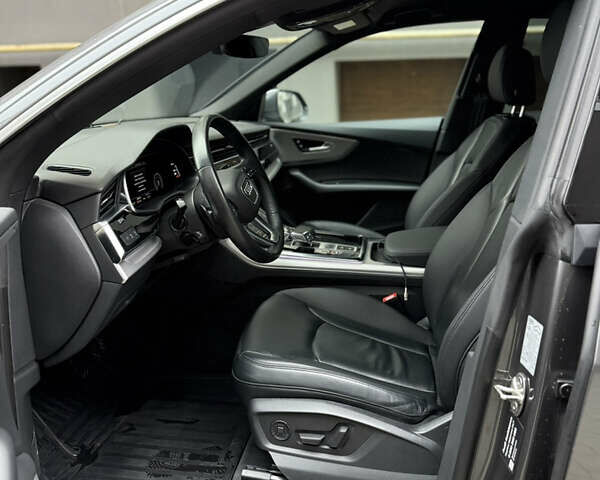 Серый Ауди Q8, объемом двигателя 2.97 л и пробегом 68 тыс. км за 68000 $, фото 8 на Automoto.ua