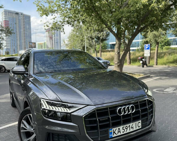 Серый Ауди Q8, объемом двигателя 2.97 л и пробегом 28 тыс. км за 84999 $, фото 2 на Automoto.ua