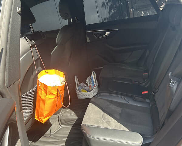 Серый Ауди Q8, объемом двигателя 2.97 л и пробегом 99 тыс. км за 74000 $, фото 4 на Automoto.ua