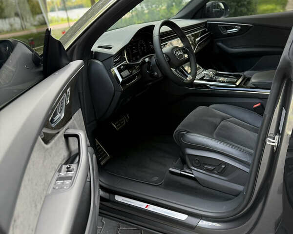 Серый Ауди Q8, объемом двигателя 2.97 л и пробегом 28 тыс. км за 84999 $, фото 29 на Automoto.ua