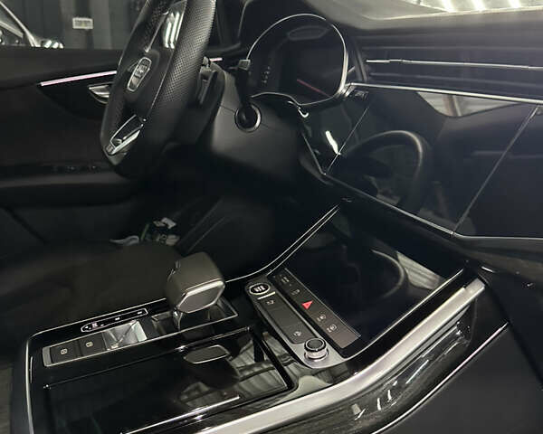 Сірий Ауді Q8, об'ємом двигуна 2.97 л та пробігом 52 тис. км за 75500 $, фото 5 на Automoto.ua