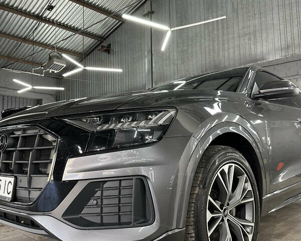 Сірий Ауді Q8, об'ємом двигуна 2.97 л та пробігом 52 тис. км за 75500 $, фото 13 на Automoto.ua