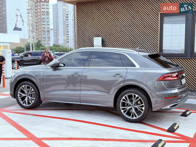 Серый Ауди Q8, объемом двигателя 2.97 л и пробегом 28 тыс. км за 84999 $, фото 5 на Automoto.ua