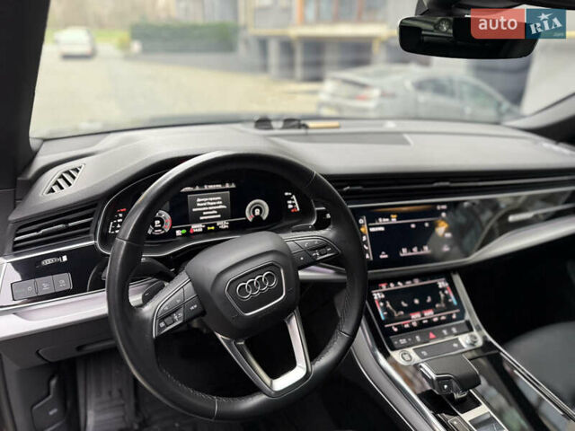 Серый Ауди Q8, объемом двигателя 2.97 л и пробегом 68 тыс. км за 68000 $, фото 7 на Automoto.ua