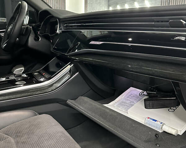 Сірий Ауді Q8, об'ємом двигуна 2.97 л та пробігом 52 тис. км за 75500 $, фото 8 на Automoto.ua