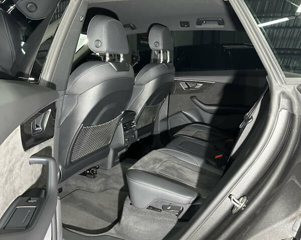 Сірий Ауді Q8, об'ємом двигуна 2.97 л та пробігом 52 тис. км за 75500 $, фото 34 на Automoto.ua