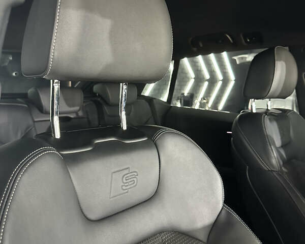 Сірий Ауді Q8, об'ємом двигуна 2.97 л та пробігом 52 тис. км за 75500 $, фото 6 на Automoto.ua