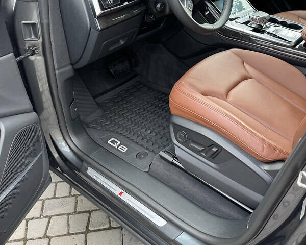 Серый Ауди Q8, объемом двигателя 3 л и пробегом 17 тыс. км за 69000 $, фото 5 на Automoto.ua