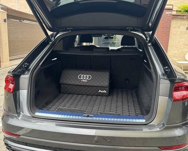 Сірий Ауді Q8, об'ємом двигуна 2.97 л та пробігом 57 тис. км за 82000 $, фото 19 на Automoto.ua