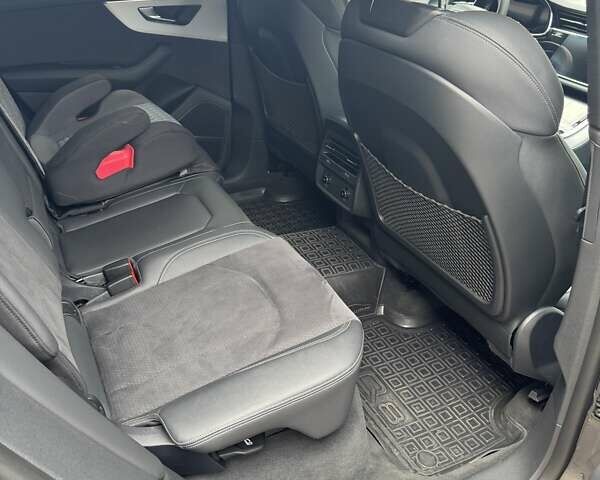 Сірий Ауді Q8, об'ємом двигуна 2.97 л та пробігом 57 тис. км за 82000 $, фото 16 на Automoto.ua