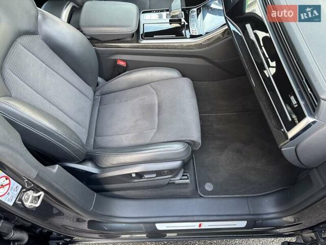 Сірий Ауді Q8, об'ємом двигуна 3 л та пробігом 67 тис. км за 73000 $, фото 80 на Automoto.ua