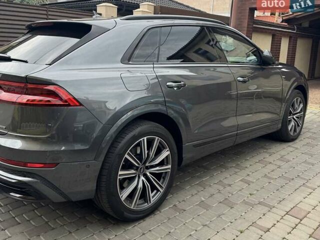 Сірий Ауді Q8, об'ємом двигуна 2.97 л та пробігом 57 тис. км за 82000 $, фото 2 на Automoto.ua