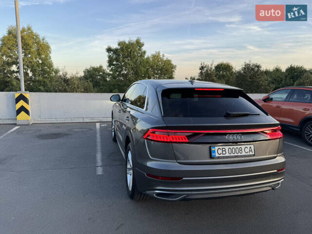 Серый Ауди Q8, объемом двигателя 2.97 л и пробегом 65 тыс. км за 72000 $, фото 2 на Automoto.ua