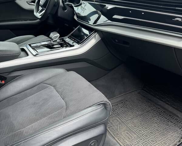 Сірий Ауді Q8, об'ємом двигуна 2.97 л та пробігом 57 тис. км за 82000 $, фото 14 на Automoto.ua