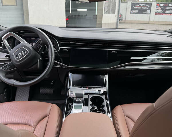 Серый Ауди Q8, объемом двигателя 3 л и пробегом 17 тыс. км за 69000 $, фото 7 на Automoto.ua