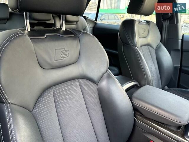 Сірий Ауді Q8, об'ємом двигуна 3 л та пробігом 67 тис. км за 73000 $, фото 79 на Automoto.ua