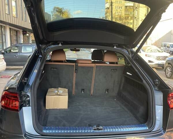 Серый Ауди Q8, объемом двигателя 3 л и пробегом 36 тыс. км за 64550 $, фото 9 на Automoto.ua