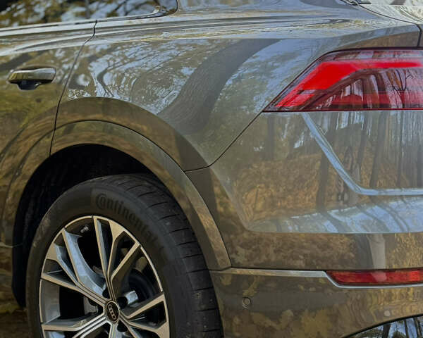 Серый Ауди Q8, объемом двигателя 3 л и пробегом 15 тыс. км за 99500 $, фото 5 на Automoto.ua