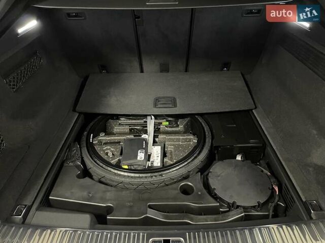 Серый Ауди Q8, объемом двигателя 2.97 л и пробегом 24 тыс. км за 97700 $, фото 24 на Automoto.ua