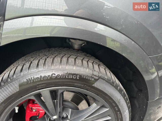 Сірий Ауді Q8, об'ємом двигуна 3 л та пробігом 24 тис. км за 89999 $, фото 51 на Automoto.ua