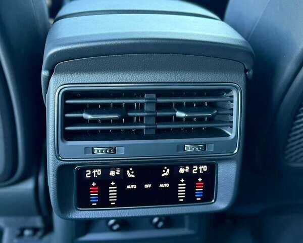 Серый Ауди Q8, объемом двигателя 2.97 л и пробегом 15 тыс. км за 101500 $, фото 5 на Automoto.ua