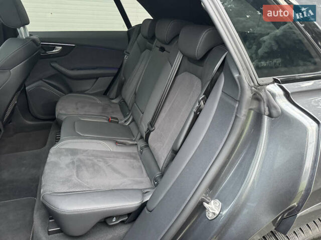Сірий Ауді Q8, об'ємом двигуна 3 л та пробігом 24 тис. км за 89999 $, фото 50 на Automoto.ua