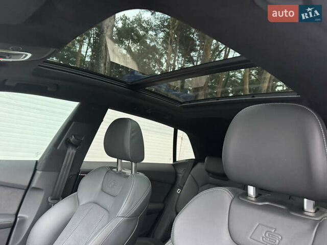 Сірий Ауді Q8, об'ємом двигуна 3 л та пробігом 24 тис. км за 89999 $, фото 32 на Automoto.ua