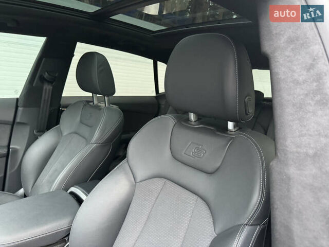 Сірий Ауді Q8, об'ємом двигуна 3 л та пробігом 24 тис. км за 89999 $, фото 33 на Automoto.ua