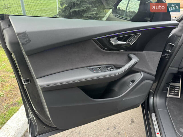 Сірий Ауді Q8, об'ємом двигуна 3 л та пробігом 24 тис. км за 89999 $, фото 34 на Automoto.ua