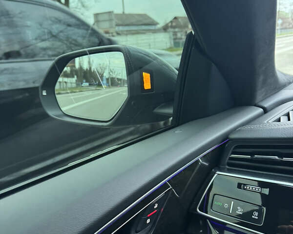 Сірий Ауді Q8, об'ємом двигуна 3 л та пробігом 24 тис. км за 89999 $, фото 54 на Automoto.ua