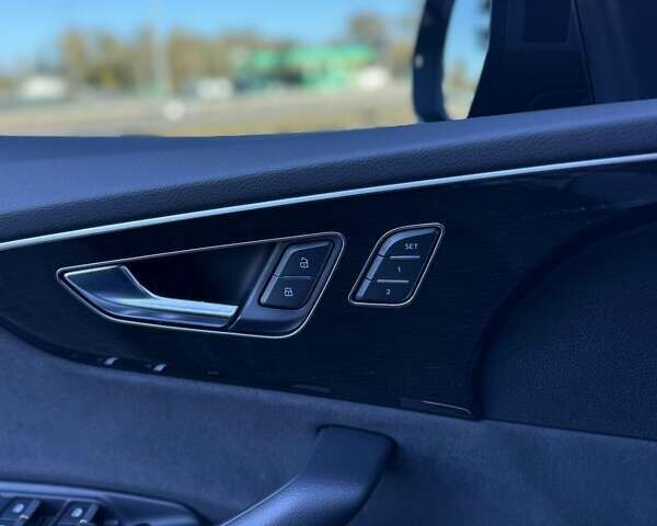 Серый Ауди Q8, объемом двигателя 2.97 л и пробегом 15 тыс. км за 101500 $, фото 1 на Automoto.ua