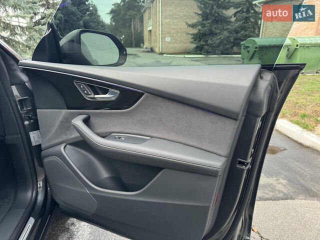 Сірий Ауді Q8, об'ємом двигуна 3 л та пробігом 24 тис. км за 89999 $, фото 46 на Automoto.ua